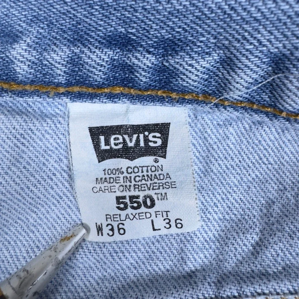 Vintage Levi's 550 Relaxed Men's Jeans 32.5x33.5 Light Wash 100% Cotton 1999 Y2K